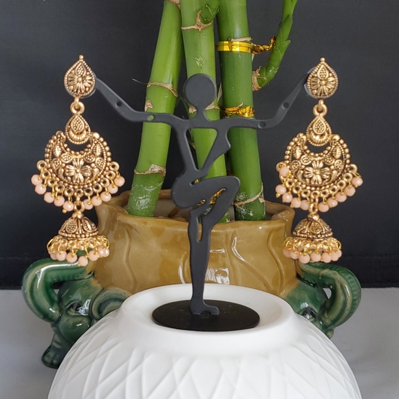 Fancy Earring - Picture 1 of 3